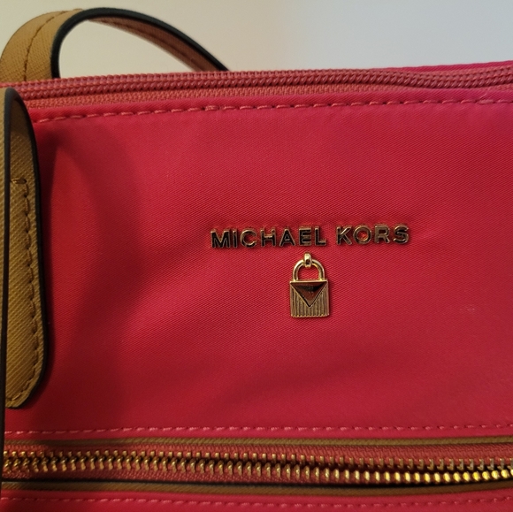 Michael Kors Pink Bag 💖 - Picture 3 of 10